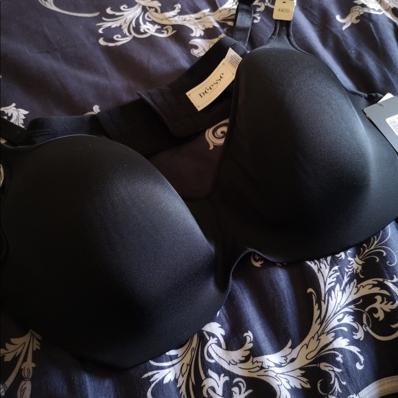Brand new Déesse bra! Tags still on - Picture 2 of 5